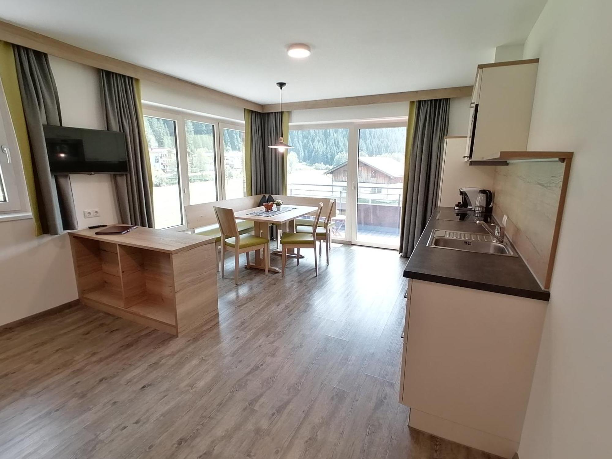 Alps Tux Apartment Bagian luar foto