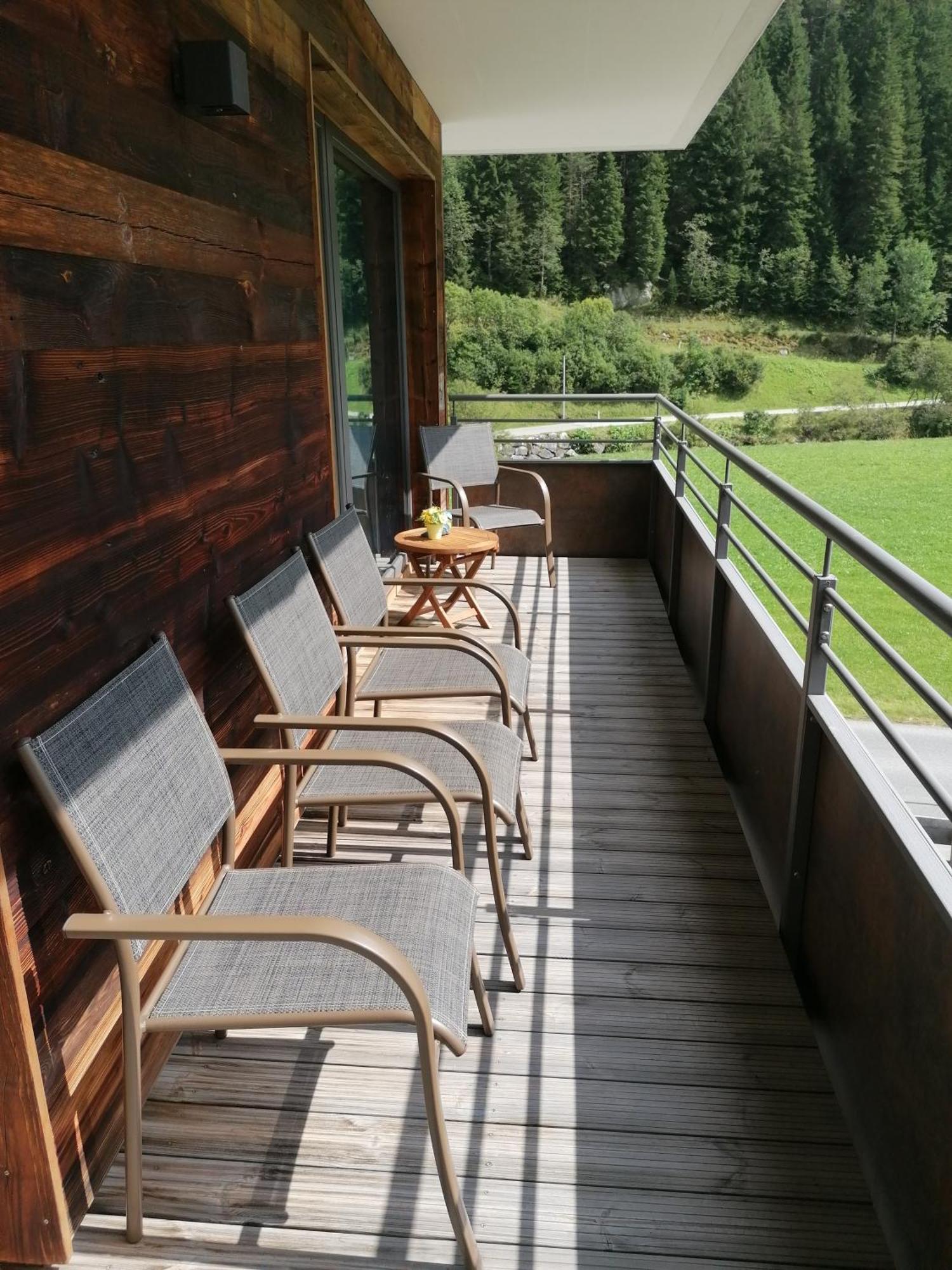Alps Tux Apartment Bagian luar foto