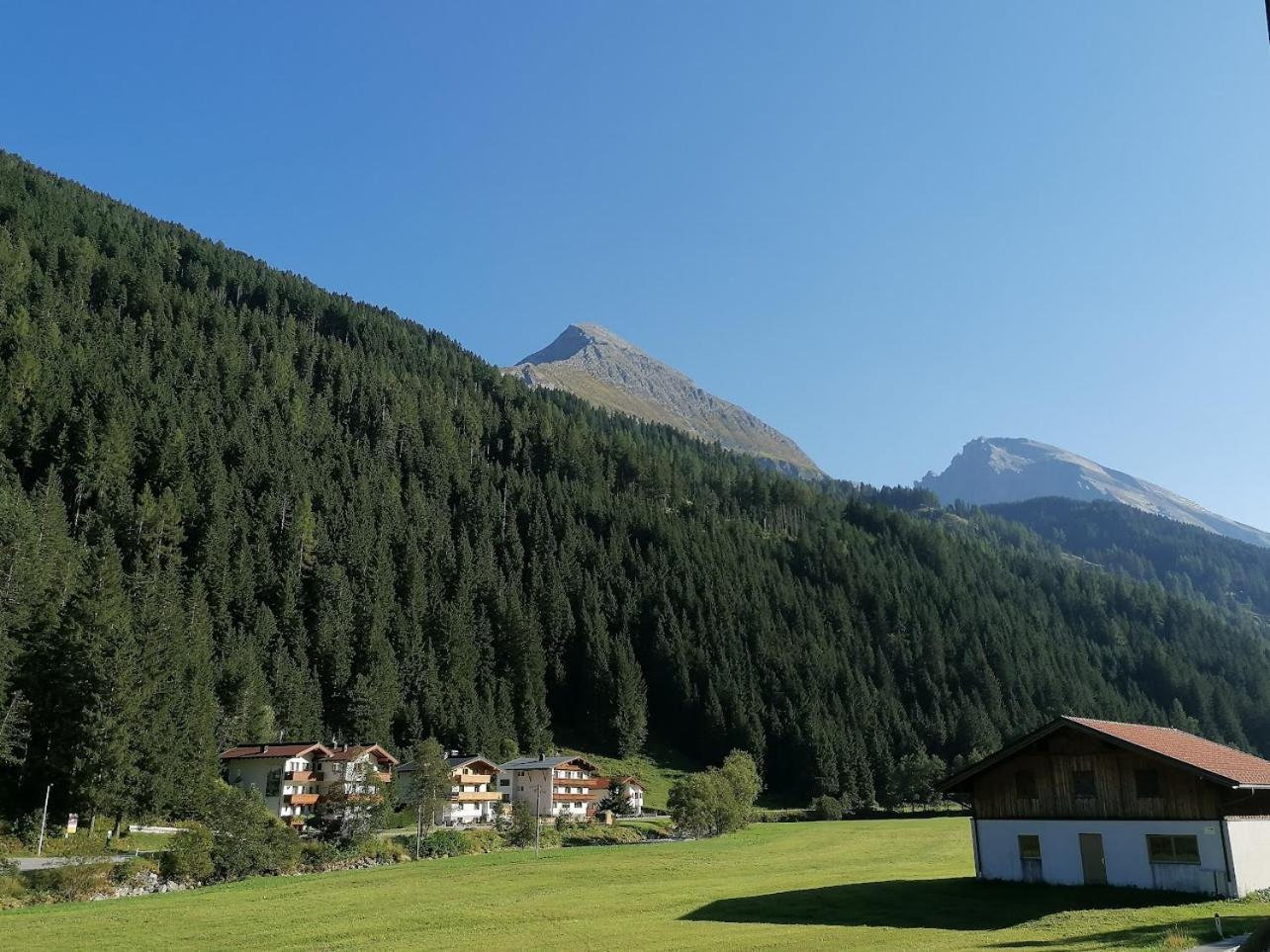 Alps Tux Apartment Bagian luar foto