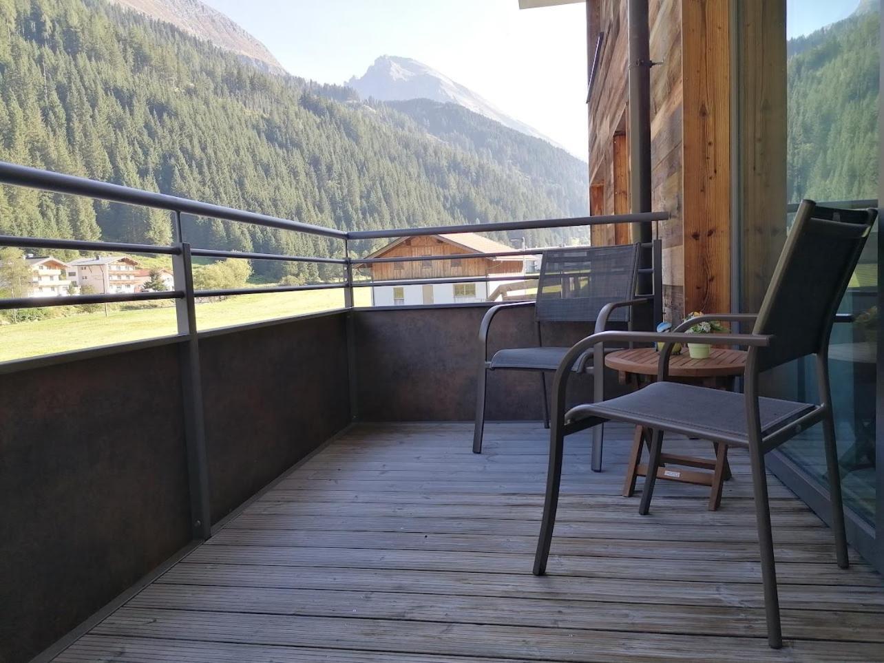 Alps Tux Apartment Bagian luar foto