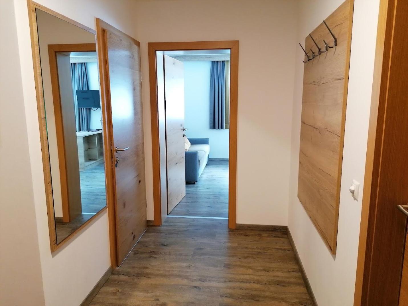 Alps Tux Apartment Bagian luar foto