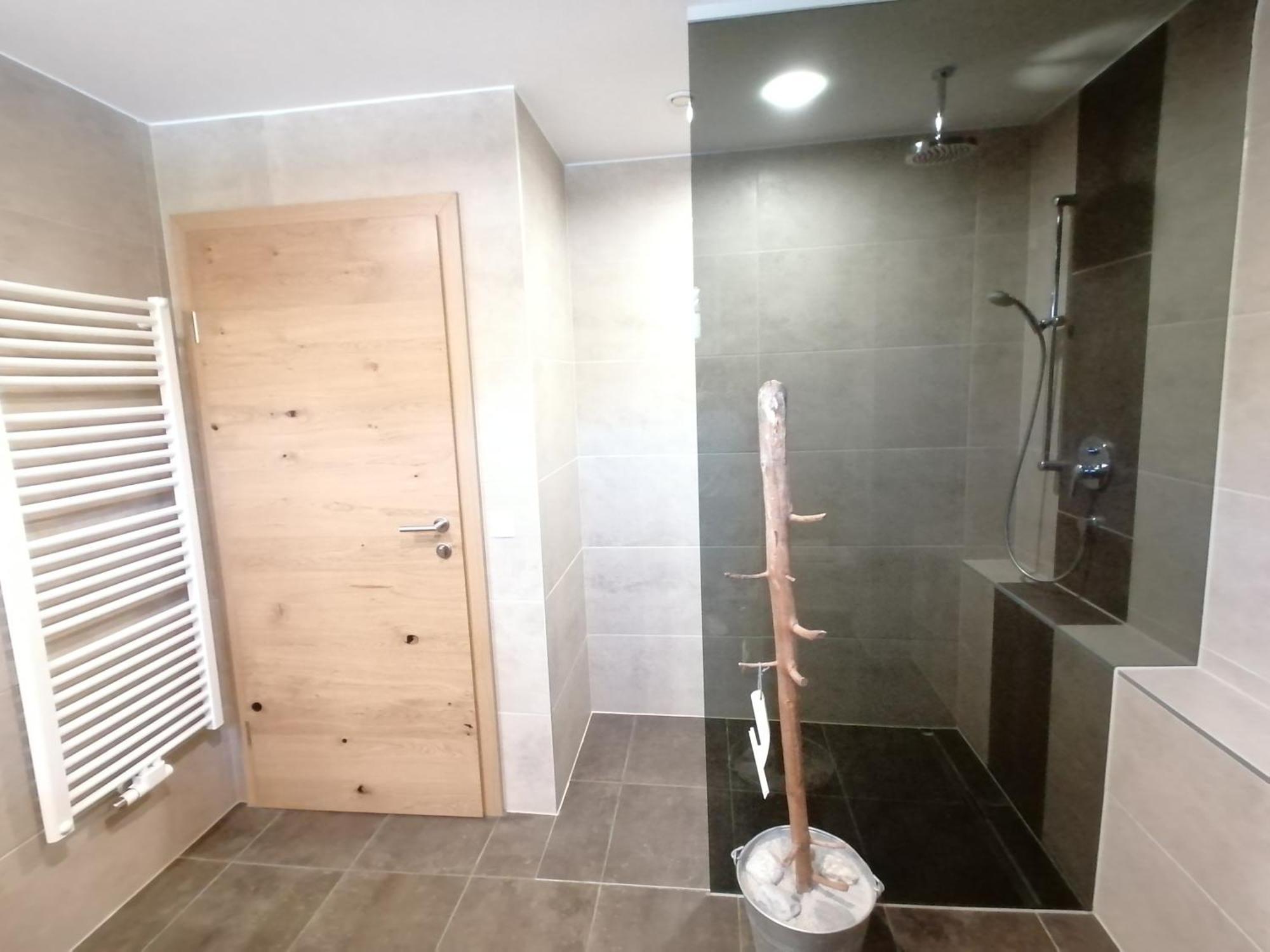 Alps Tux Apartment Bagian luar foto