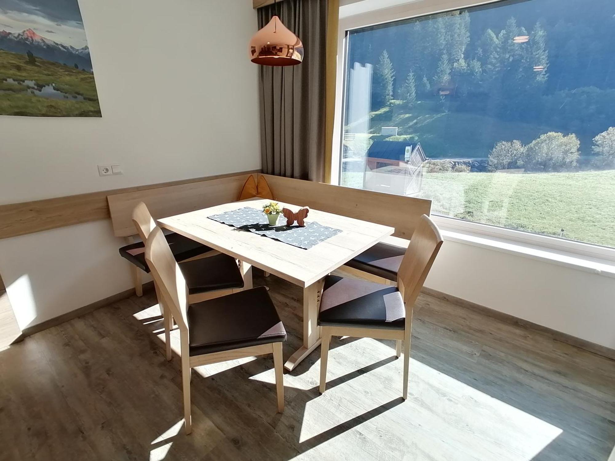 Alps Tux Apartment Bagian luar foto