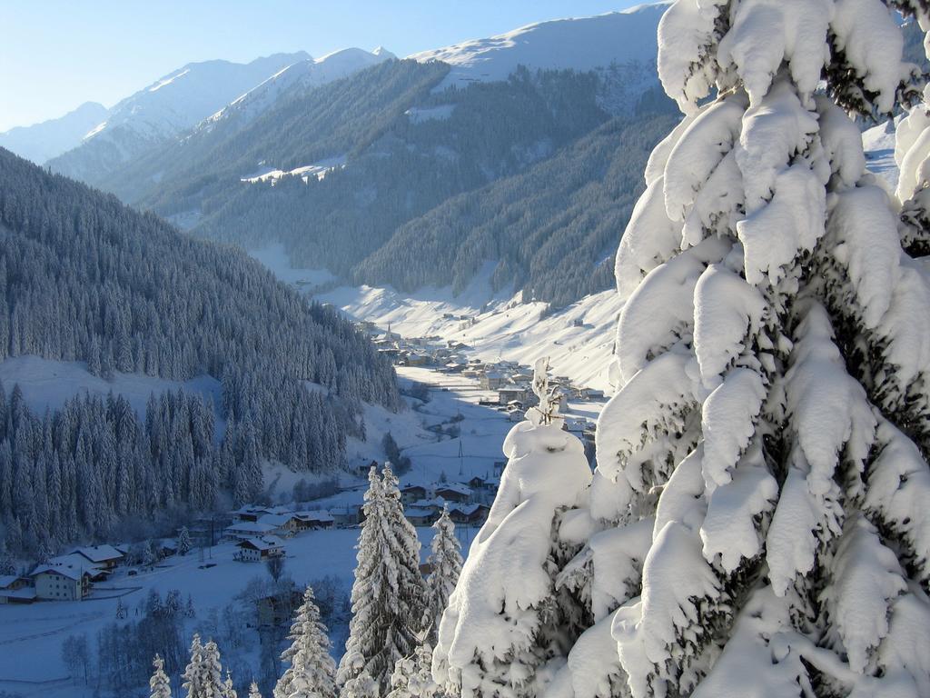 Alps Tux Apartment Bagian luar foto
