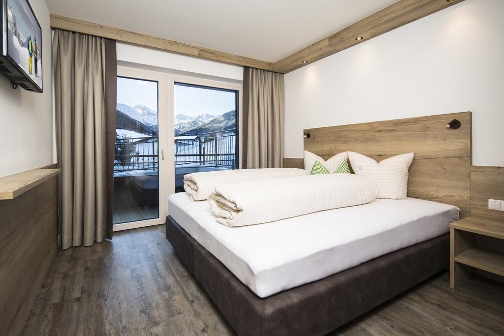 Alps Tux Apartment Bagian luar foto