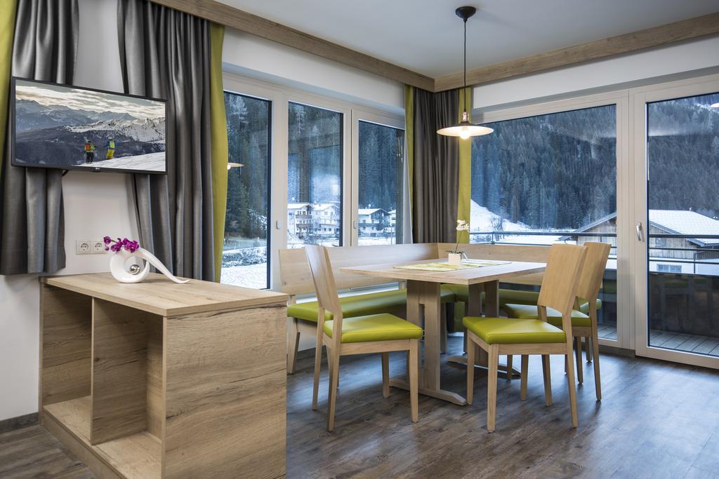 Alps Tux Apartment Bagian luar foto