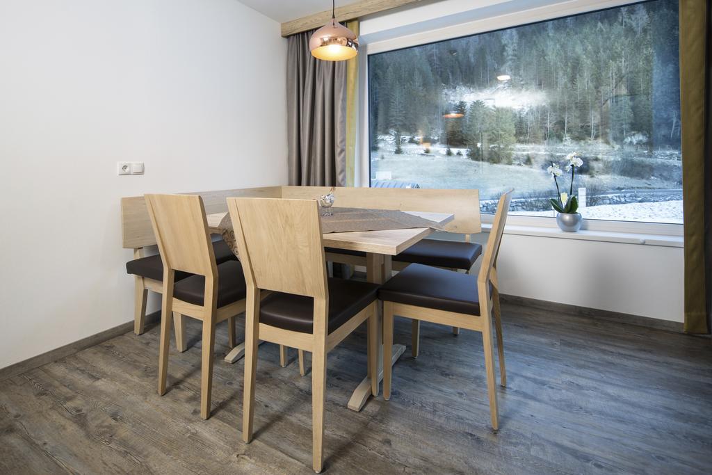 Alps Tux Apartment Bagian luar foto
