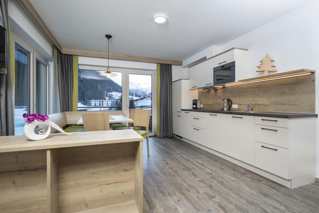 Alps Tux Apartment Bagian luar foto