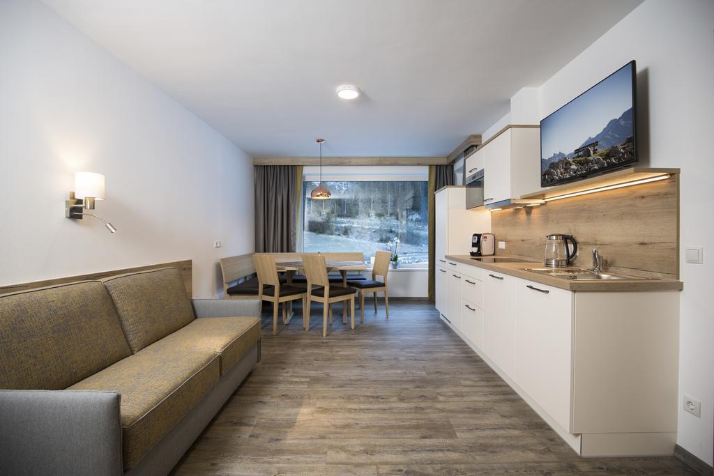 Alps Tux Apartment Bagian luar foto