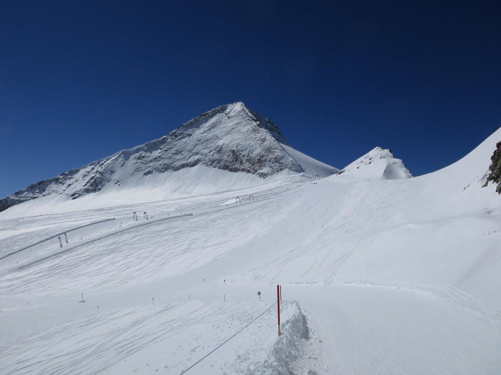 Alps Tux Apartment Bagian luar foto