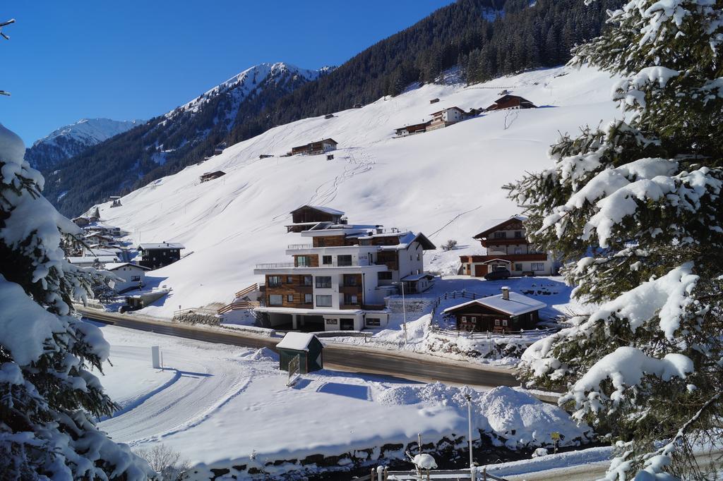 Alps Tux Apartment Bagian luar foto