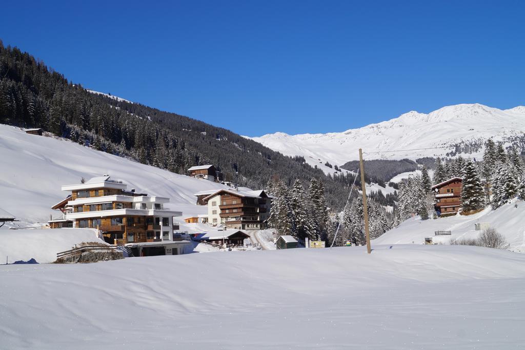 Alps Tux Apartment Bagian luar foto