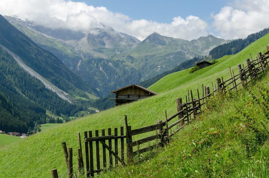 Alps Tux Apartment Bagian luar foto
