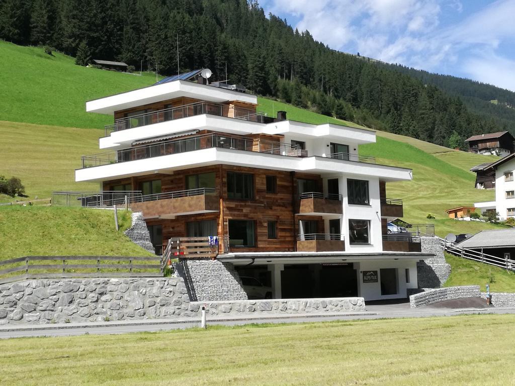 Alps Tux Apartment Bagian luar foto